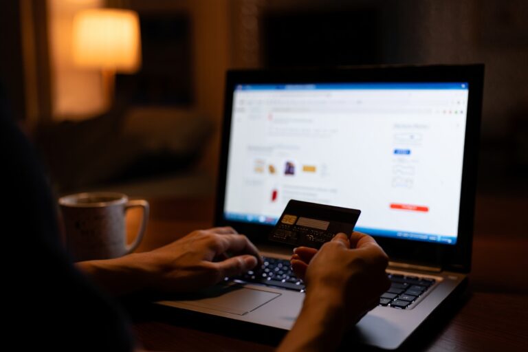 This Mistake Many Australians Make While Shopping Online