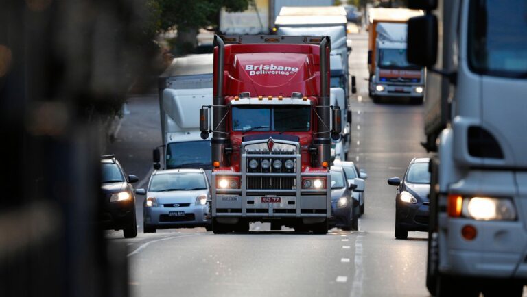 Trial of overnight truck restrictions begins on Brisbaneʼs inner-city corridors